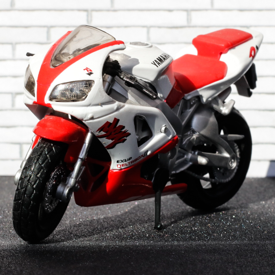 Maisto Yamaha YZF R1